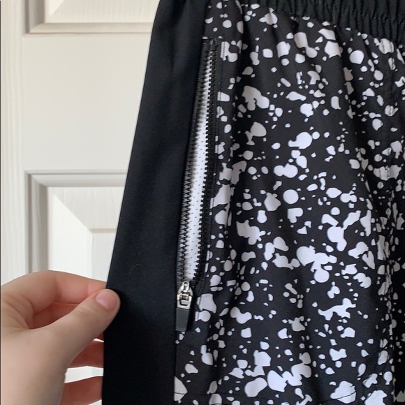 Fabletics patterned jogger capris - Picture 2 of 6